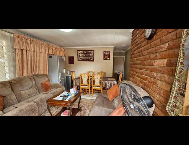 2 BEDROOM HOUSE FOR SALE IN LOTUS GARDENS